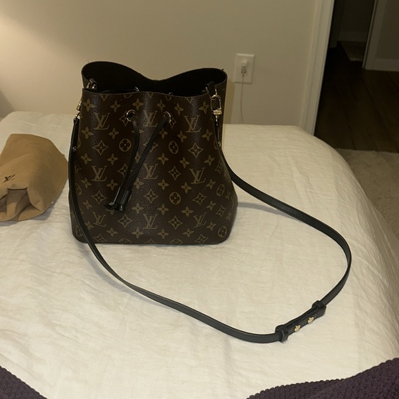 Louis Vuitton NéoNoé MM Black Monogram (100% authentic) - Picture 12 of 16